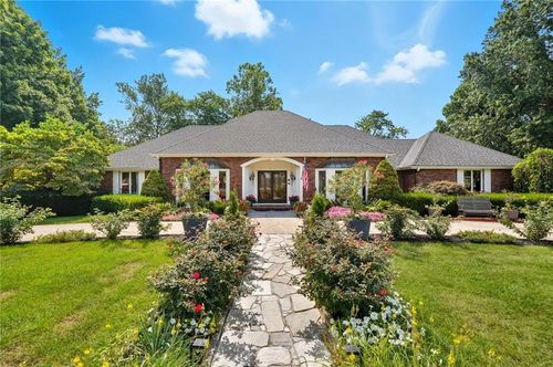 204 Nw Golfview Dr, Blue Springs, MO, 64014-1925 | Card Image