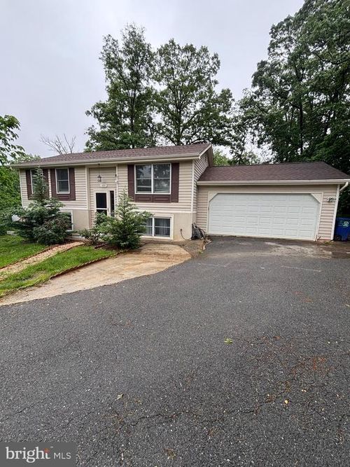 557 Rockbridge Dr Se, LEESBURG, VA, 20175-4019 | Card Image