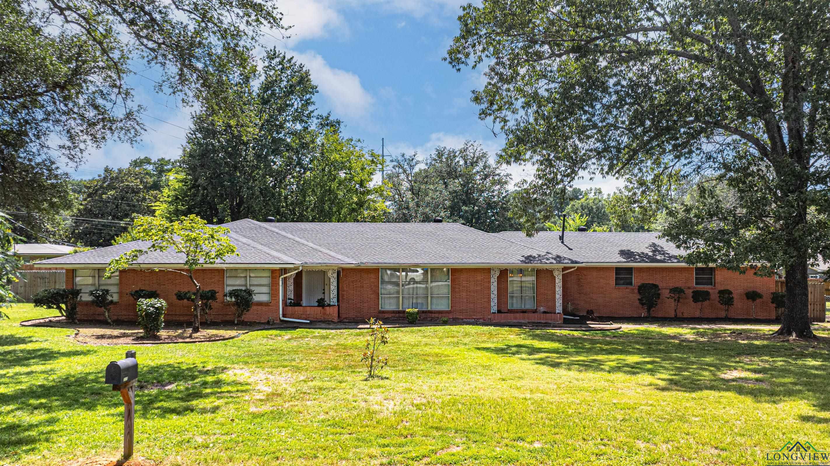 Redbud St, Kilgore, TX 75662