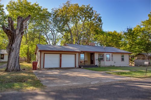 630 Faucett St, Blossom, TX, 75416-2440 | Card Image