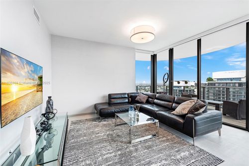 ph5307-1000 Brickell Plz, Miami, FL, 33131-3833 | Card Image