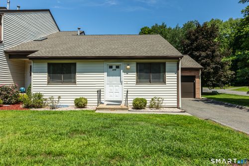 5-17 Oak Forest Dr, Manchester, CT, 06042-1944 | Card Image