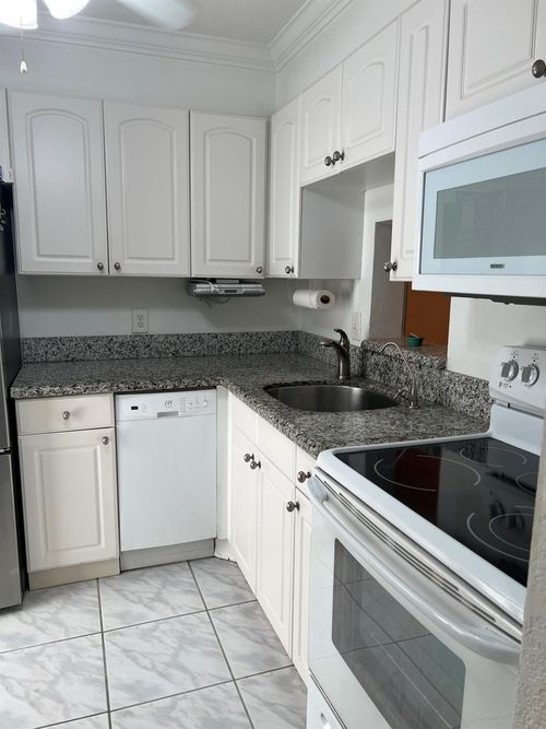 apt-102-2161 Ne 1st Ct, Boynton Beach, FL, 33435-2301 | Card Image
