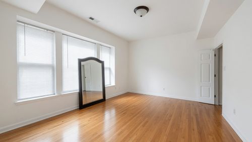 1n-3348 Wilson Ave, Chicago, IL, 60625-5333 | Card Image
