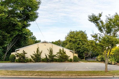 446 Edwards Ave, Calverton, NY, 11933-1611 | Card Image