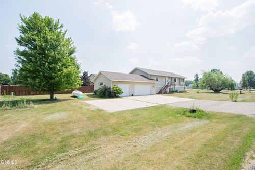 421 Lind Blvd, Harwood, ND, 58042-4126 | Card Image