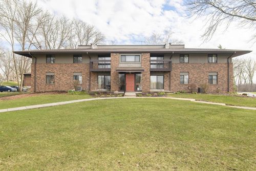 e-350 Park Hill Drive, Pewaukee, WI, 53072 | Card Image