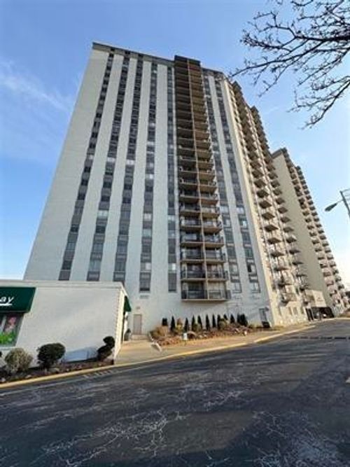 apt-1104-100 Manhattan Ave, Union City, NJ, 07087-5233 | Card Image