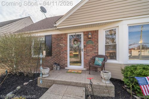 1633 Edgewood Dr, Royal Oak, MI, 48067-1298 | Card Image