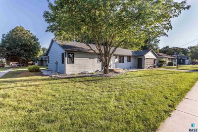 221 5th Ave, House other with 4 bedrooms, 2 bathrooms and null parking in Lennox SD | Image 1