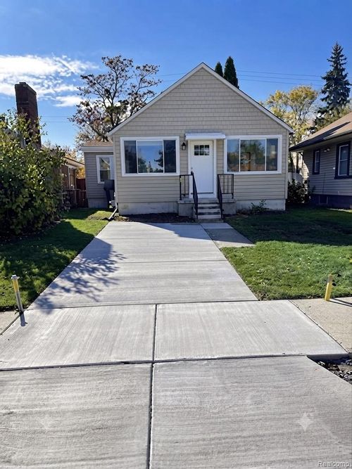 557 White Ave, Lincoln Park, MI, 48146-2825 | Card Image