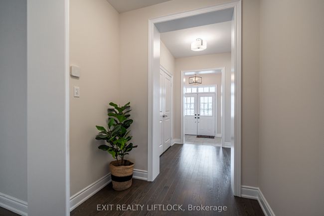 8 Station Dr, House other with 3 bedrooms, 3 bathrooms and 4 parking in Millbrook ON | Image 7