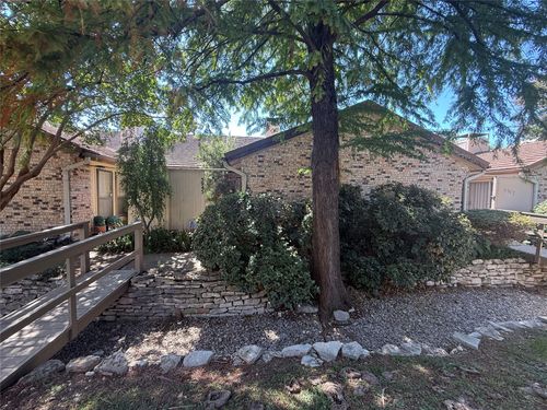 5945 Chimney Wood Cir, Fort Worth, TX, 76112-3030 | Card Image