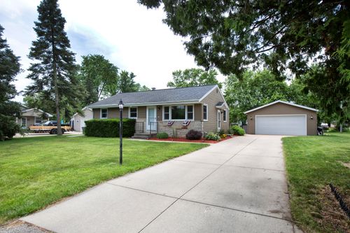 8965 S 83rd St, Franklin, WI, 53132-9770 | Card Image
