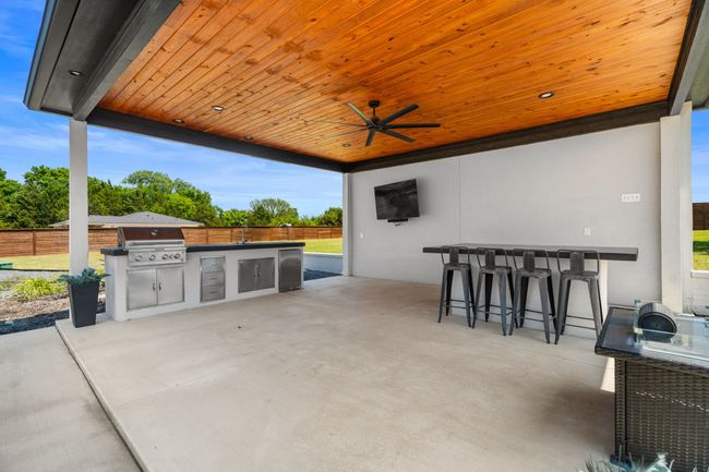View of patio with a ceiling fan | Image 34