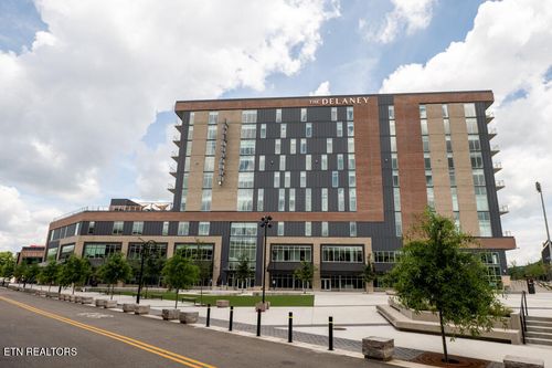 302-122 Stadium Way, Knoxville, TN, 37915-3003 | Card Image