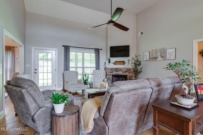great room | Image 7