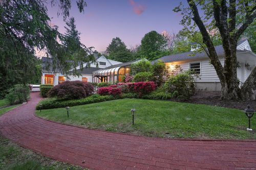7 Old Bethel Rd, Newtown, CT, 06470-1407 | Card Image