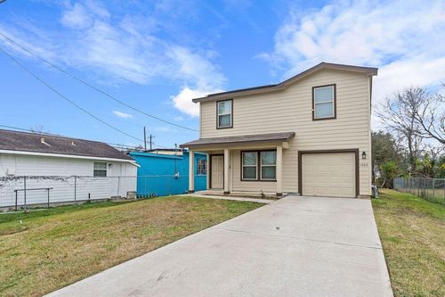 1800 Thompson St, La Marque, TX, 77568-4046 | Card Image