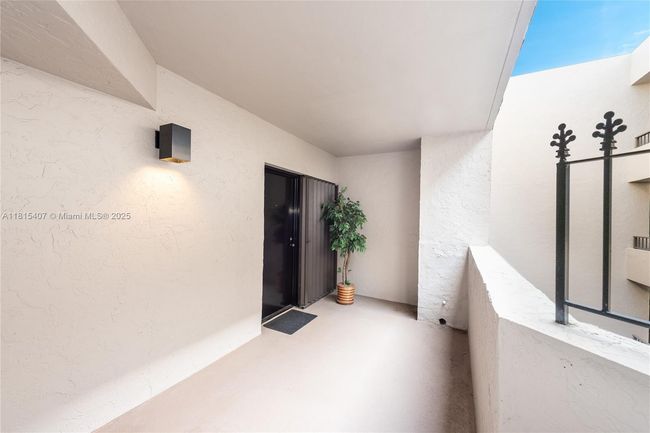 APT-306 - 181 Crandon Blvd, Condo with 3 bedrooms, 2 bathrooms and null parking in Key Biscayne FL | Image 25