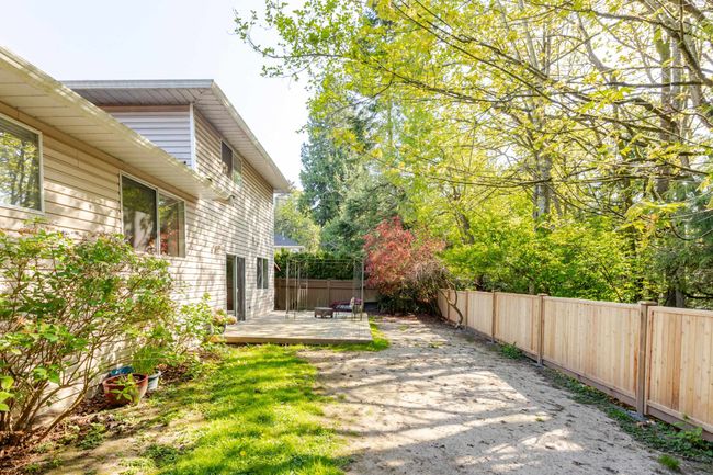 1015 163 St, House other with 3 bedrooms, 3 bathrooms and 6 parking in Surrey BC | Image 31