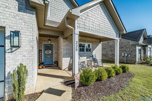 225 Hope Ridge Dr, New Hope, AL, 35760-8781 | Card Image