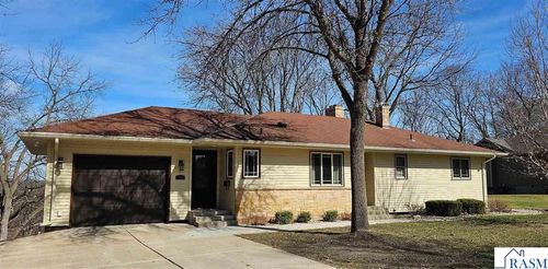 417 Summit Avenue, New Ulm, MN, 56073 | Card Image