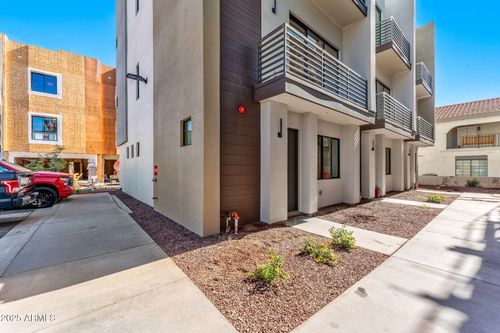 35-4220 N 32nd St, Phoenix, AZ, 85018-4700 | Card Image