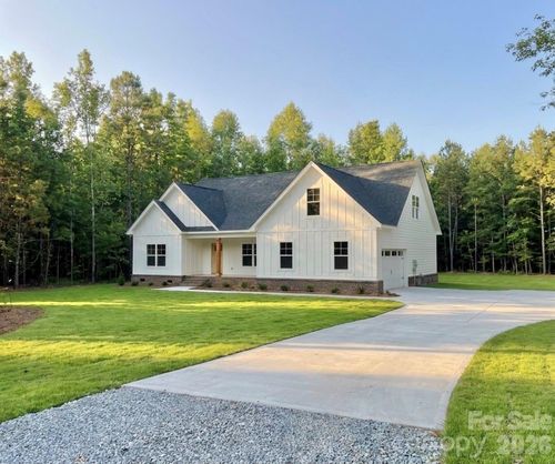 3951 Ernandez Rd, Richburg, SC, 29729-9372 | Card Image