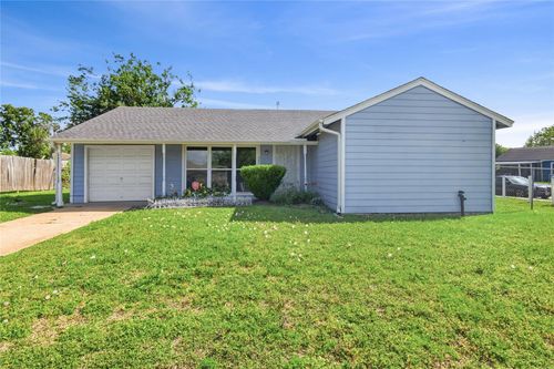 6651 Crestmont St, Houston, TX, 77033-1034 | Card Image