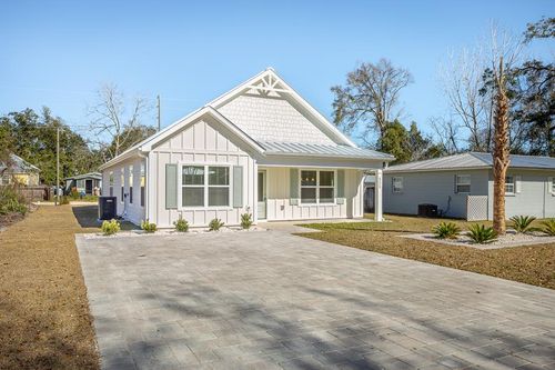 111 11th St, Apalachicola, FL, 32320-1605 | Card Image