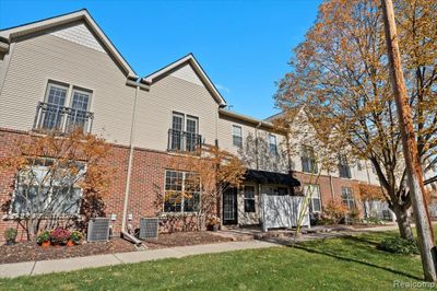 215 Madison Street, Condo with 2 bedrooms, 2 bathrooms and null parking in Brighton MI | Image 2