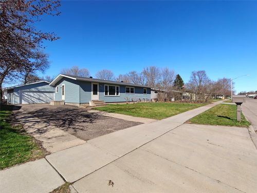 2212 Bartlett Ave, Altoona, WI, 54720-1524 | Card Image