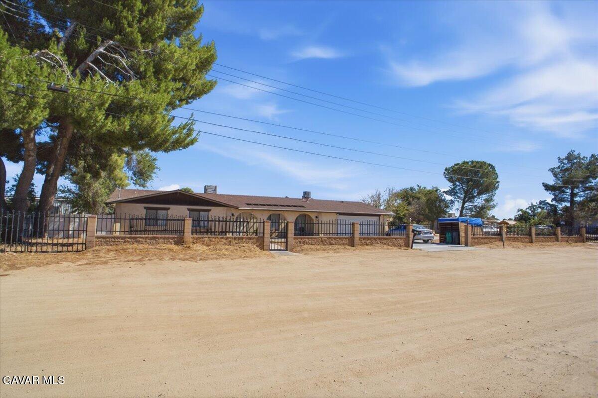 Residential in Quartz Hill 2