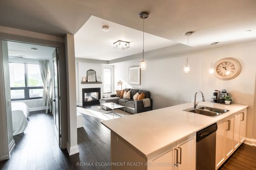 402-181 James St N, Hamilton, ON, L8R2K9 | Card Image