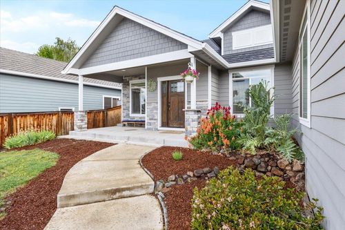 2023 Jeremy St, Central Point, OR, 97502-3642 | Card Image
