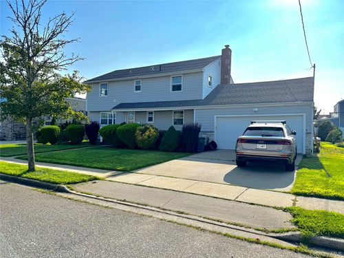 74 Lester Ave, Freeport, NY, 11520-5913 | Card Image