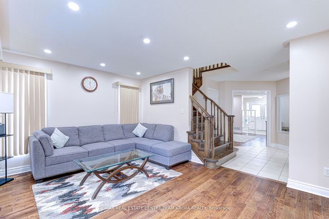27 Beresford Cres, House other with 5 bedrooms, 4 bathrooms and 4 parking in Brampton ON | Image 7