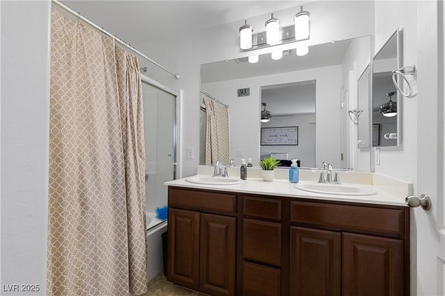 7237 Puddle Duck St, House other with 3 bedrooms, 3 bathrooms and null parking in Las Vegas NV | Image 16