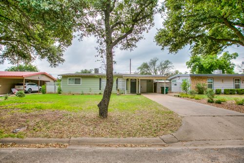 209 Robin Hood Trl, San Angelo, TX, 76901-4818 | Card Image