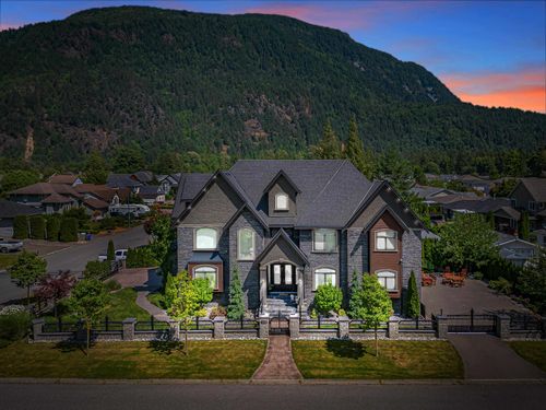 220 Balsam Ave, Harrison Hot Springs, BC, V0M1K0 | Card Image