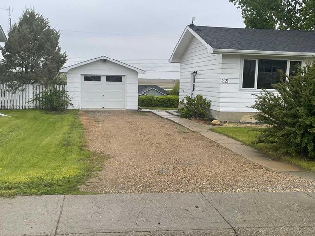 221 Frederick Avenue W, House other with 3 bedrooms, 1 bathrooms and 1 parking in Standard AB | Image 31