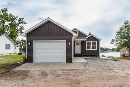 6298 Fonda Lake Dr, Brighton, MI, 48116-9566 | Card Image