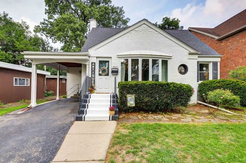 832 Sylviawood Ave, Park Ridge, IL, 60068-2250 | Card Image