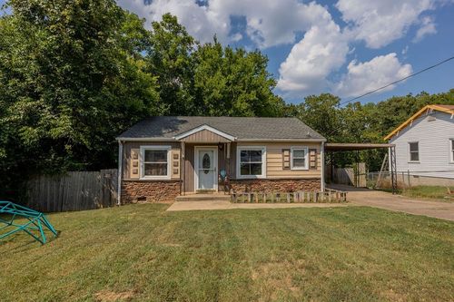 711 Monroe St, Clarksville, TN, 37040-4221 | Card Image