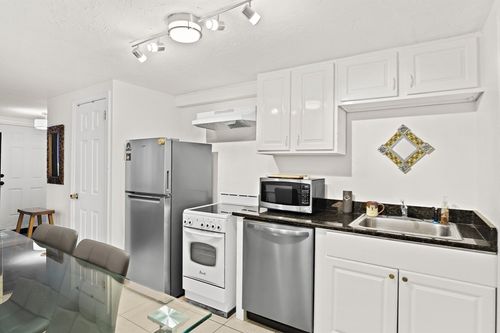apt-1-243 Lake St, Waltham, MA, 02451-0854 | Card Image