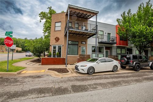 2-390 W 5th St, Fayetteville, AR, 72701-5901 | Card Image