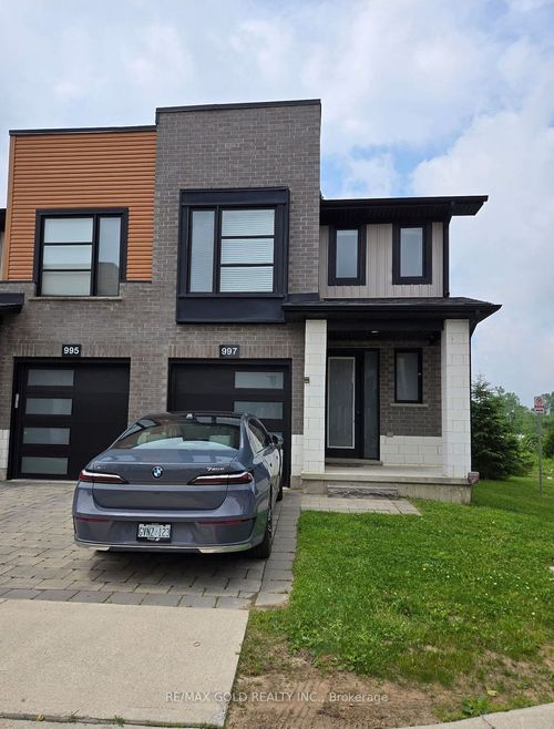 997 West Village Square, London North, ON, N6G0J7 | Card Image