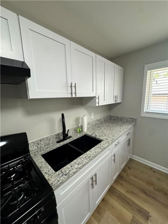 2831 Palm Dr, Home with 2 bedrooms, 1 bathrooms and 3 parking in Atlanta GA | Image 6