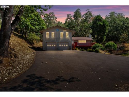 221 Oakview Dr, Roseburg, OR, 97471-8528 | Card Image